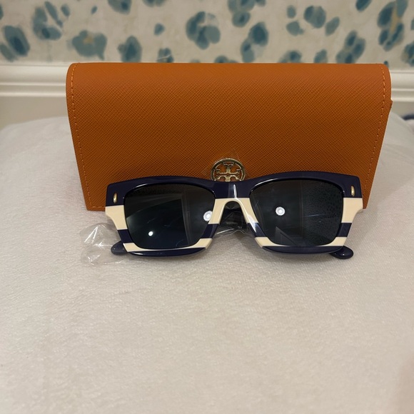 Tory Burch Navy Ivory Vintage-Like Stripes sunglasses main image 6